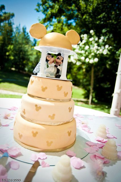 Bridal Shower Cakes Rustic, Mickey Cakes, Disney Wedding Cake, Disney Bridal Showers, Disney Wedding Theme, Minnie Cake, Mickey Mouse Cake, Bridal Shower Cakes, Disney Cakes