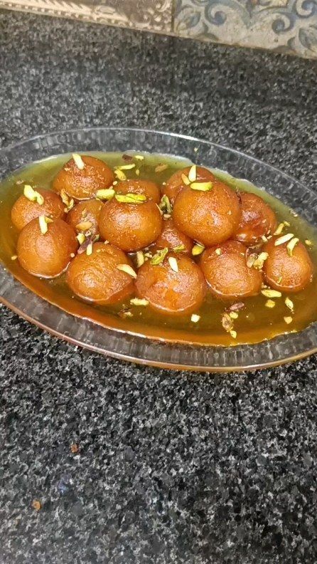 Milk Powder Gulab Jamun Recipe, Gulab Jamun Recipe, Jamun Recipe, Indian Dessert, Gulab Jamun, Pakistani Food, Indian Desserts, Milk Powder, Daily Prayer