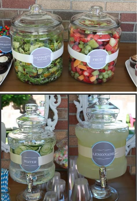 Keep bugs out of the salad by using beautiful jars with lids! From broccoli salad to fruit salad and even drinks, this hack is beyond useful and oh-so-cute! Backyard Party Food, Cookout Party, Backyard Bbq Party, Decorações Com Comidas, Batman Party, Summer Cookouts, Bridal Shower Food, Shower Food, Snacks Für Party