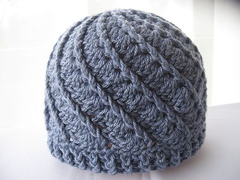 Crochet Spiral Hat - Free Pattern Spiral Crochet, Crocheted Hat, Crochet Easy, Crochet Knit Hat, Bonnet Crochet, Crochet Diy, Crochet Hat Pattern, Crochet Beanie, Knit Or Crochet