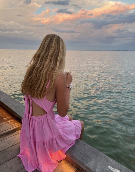 Coastal Princess, Florida Fits, Piper Bellinger, It Happened One Summer, Pink Coastal, Preppy Beach, Summer Picture Poses, Preppy Girls, Blonde With Pink