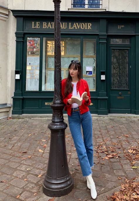 French Girl Daily | French girl style inspiration & French style blog French Girl Outfits, French Outfits, French Style Clothing, Stile Blair Waldorf, Parisian Outfits, Adrette Outfits, French Girl Aesthetic, Thanksgiving Outfit Ideas, Thanksgiving Outfit Women