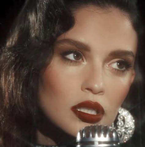 Warm december music video Hollywood Glamour Makeup, Old Hollywood Makeup, Feminine Makeup, Sabrina Claudio, Hollywood Makeup, Old Hollywood Glam, Dark Feminine Aesthetic, Glamour Makeup, Hollywood Glam