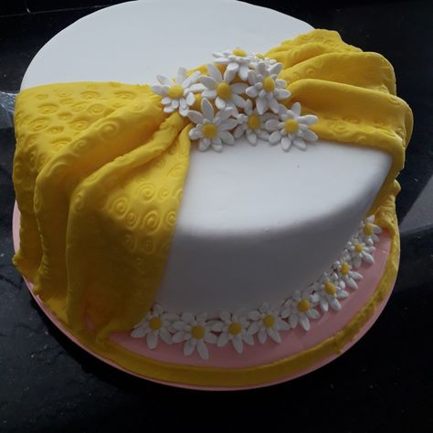 Holud Cake Designs, Mehendi Cake Designs, Gaye Holud Cake, Mehendi Cake, Birthday Cakes For Ladies, Cakes For Ladies, Indian Wedding Cake, Peace Of Cake, Cake Bride