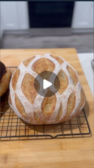 Sourdough Oat Bread, Baguette Scoring, Scoring Bread Techniques, Scouring Sourdough, Sourdough Score Pattern, Scoring Sourdough Bread, How To Score Sourdough Bread, Simple Scoring Sourdough Bread, Sourdough Score