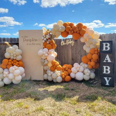 Fall Baby Shower Balloon Arch Pink, Pumpkin Gender Reveal Balloon Arch, Gender Reveal Themes Pumpkin, Fall Gender Reveal Balloon Arch, Gender Reveal Themes For November, Pumpkin Baby Reveal Ideas, Boho Fall Gender Reveal, Cute Gender Reveal Themes Fall, Fall Pumpkin Gender Reveal