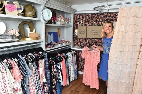 Cargo Room owner Heather Parsons shows the fitting room in her mobile boutique. Mobile Fashion Truck, Outdoor Festival, Willow House, Fashion Truck, Boutique Inspiration, Mobile Store, Clothing Displays, Mobile Business, Mobile Boutique