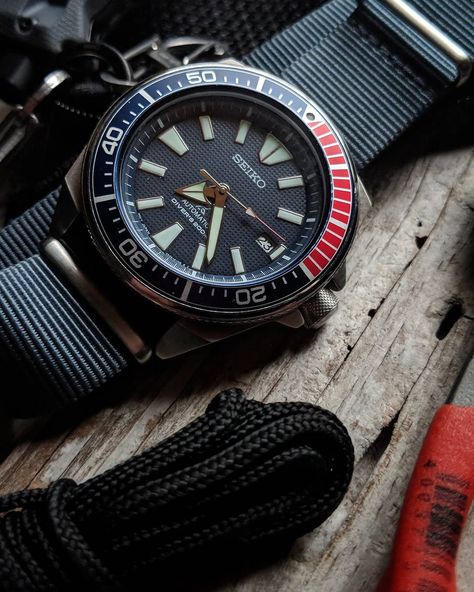 A close up of my Samurai for #bluewatchmonday, this was my gateway drug to Seiko divers. The first Seiko diver I picked up was a Sea Urchin… Seiko Diver, Blue Watches, Sea Urchin, A Sea, Diver, Jaeger Watch, Omega Watch, Close Up, The First