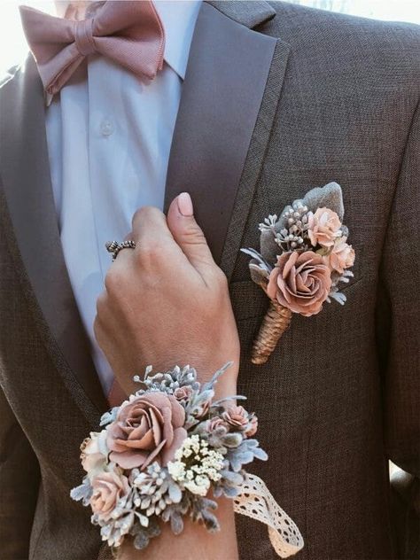 Seating Chart Wedding Diy, Prom Corsage And Boutonniere, Boutonnieres Prom, Corsage And Boutonniere Set, Prom Couples, Prom Photography, Wrist Flowers, Corsage And Boutonniere, Dusty Rose Wedding