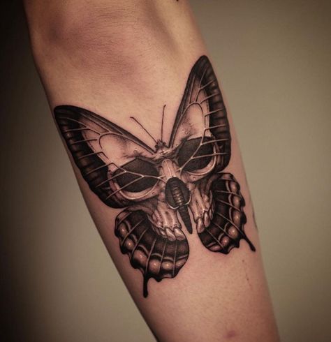 Skull Butterfly Tattoo, Mens Butterfly Tattoo, Trishul Tattoo Designs, Butterfly Tattoo Stencil, Bird Tattoo Wrist, Armband Tattoos, Men Tattoos Arm Sleeve, Wicked Tattoos, Leg Tattoo Men