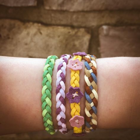 Rapunzel Flynn Rider, Cute Diy Gifts, Bracelet Business, Rapunzel Dress, Make The Friendship Bracelets, Rapunzel And Flynn, Disney Bracelet, Rapunzel Hair, Purple Details