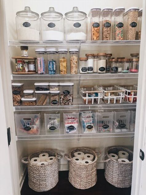 Organized Pantry, Farmhouse Side Table, Small Pantry, Kitchen Organization Pantry, Cute Dorm Rooms, Apartment Organization, Cabin Kitchens, Pantry Design, Pantry Storage