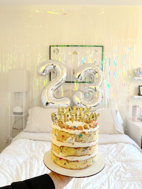 23 Year Old Birthday Ideas, Birthday Cake Photoshoot, Pajama Photoshoot, Pajamas Photoshoot, Slumber Party Theme, Old Photoshoot, Cake Photoshoot, Bday Pics, Bday Cake Ideas