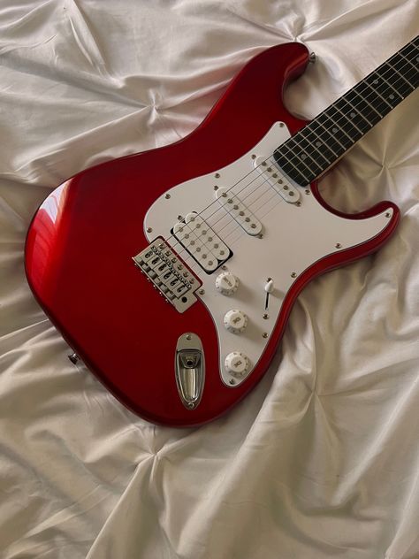 Eletric Gutair Red, Red Guitar Png, E Guitar Aesthetic, Red Guitar Aesthetic, Guitar Wallpaper Iphone, Dp Ideas, Red Electric Guitar, Ipad Ideas, Guitar Tuners