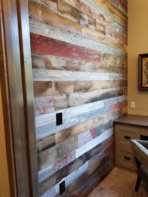 Reclaimed Pallet Wood Wall, Weathered Wood Accent Wall, Rustic Wall Covering Ideas, Pallet Wall Entryway, Old Wood Walls Makeover, Barnwood Interior Ideas, Reclaim Wood Wall, Internal Cladding Ideas, Add Wood To Wall