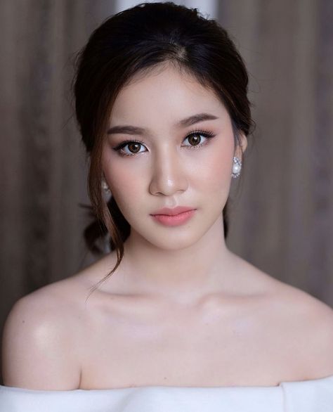 Asian Graduation Makeup, Natural Makeup Looks For Graduation, Fresh Makeup Look Asian Natural, Bride Makeup Asian, Asian Wedding Hair, Makeup Asia, Asian Wedding Makeup, Asian Bridal Makeup, Celebrity Makeup Looks