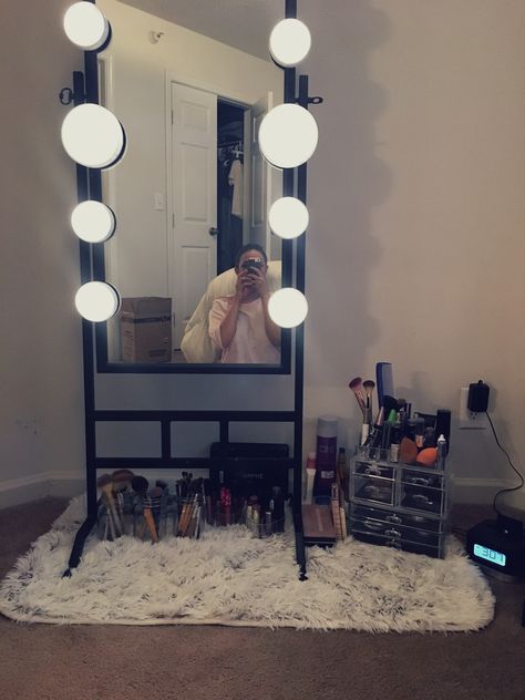 vanity idea for those who like to sit on the floor when doing their makeup! Diy Makeup Station, Floor Vanity, Makeup Corner, Makeup Room Ideas, Kids Bedroom Remodel, Guest Bedroom Remodel, Small Bedroom Remodel, Bedroom Remodeling, Diy Makeup Vanity