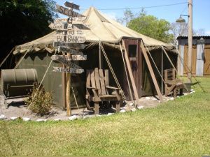 The Swamp Mash Characters, Viking Camp, Army Tent, Camo Party, Mash 4077, Army Party, Miniatures Diy, Lake Camping, Best Tv Series Ever