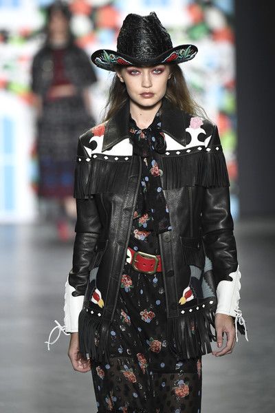 Gigi Hadid Cowboy Runway, Hat Runway, Anna Sui Fashion, Gigi Hadid Looks, Fashion Week 2016, Cowboy Style, Anna Sui, Kinds Of Clothes, Fashion Event