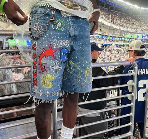 Custom Jorts, Custom Jean Shorts, Denim Diy Clothes, Rhinestone Outfit, Bling Jeans, Pants Outfit Men, Diy Clothes And Shoes, Diy Shorts, Diy Clothes Design