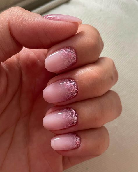 Pink Wedding Manicure, Pastel Pink Nails With Glitter, Gel Manicure Ideas For Short Nails Pink, Barbie Purple Nails, Light Pink Nails With Glitter Short, Manicure Ideas For Short Nails Pink, Glitter Pink Nail Designs, Light Pink Nails With Glitter Accent, Nail Inspo Pink Glitter