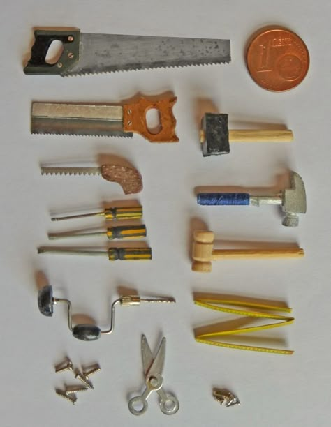 Miniature Workshop, Diy Sharpie Crafts, Mini Garage, Miniature Tools, Antique Hand Tools, Doll Furniture Patterns, Wooden Hammer, Room Box Miniatures, Mini Crafts