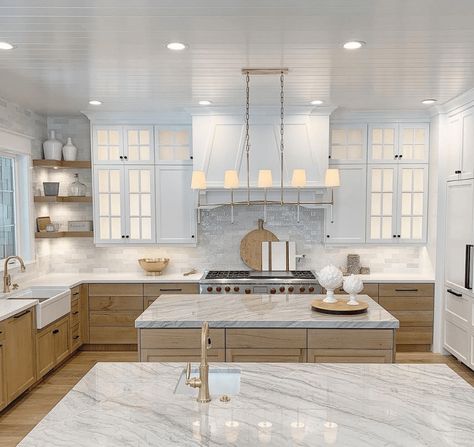 Modern white oak kitchen cabinets with white marble countertops Black And White Backsplash, White Oak Kitchen Cabinets, Monochromatic Interior Design, Timeless Kitchen Design, Top Kitchen Trends, White Oak Kitchen, Black Cabinet Hardware, Silver Cabinets, House Paint Interior