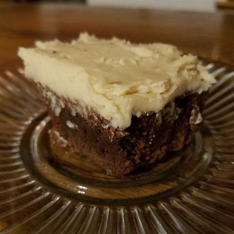 Brown Butter Frosting Brown Butter Frosting Recipe, Butter Frosting Recipe, Strawberry Frosting Recipes, Burnt Butter, Cupcake Toppings, Easy Icing, Brown Butter Frosting, Frosting Recipes Easy, Decadent Food