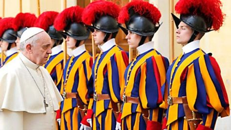 Pope Francis Builds Vatican Army To Prepare For Coming World War Swiss Guard, Aztec Culture, St Peters Basilica, The Pope, Sistine Chapel, Surprising Facts, Vatican City, Military Art, Pope Francis