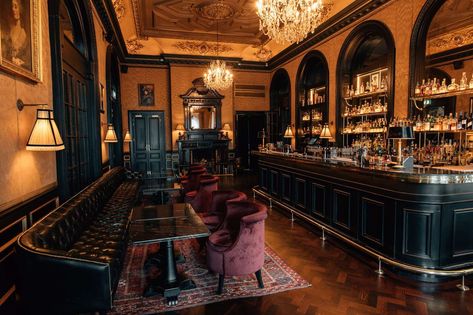 History of the Irish Pub: How Irish Pubs Spread Across the World - Thrillist Irish Pub Decor, Bus City, Jazz Bar, Cocktail Bars, Cocktail Book, Pub Decor, Hotel Project, Irish Pub, Weekend Breaks