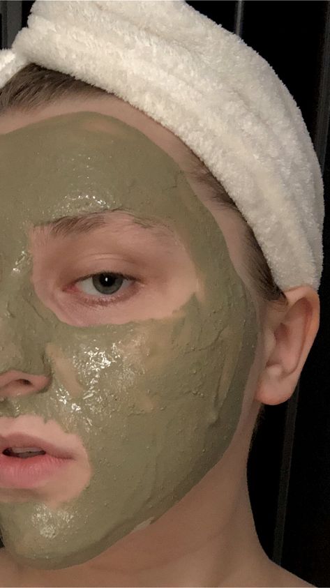 Clay Mask Aesthetic, Green Clay Mask, Green Face Mask, Green Skincare, Mask Aesthetic, Green Tea Mask, Green Clay, Peel Off Mask, Clay Mask