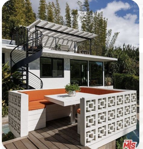 Concrete Blocks Furniture, Breeze Blocks Ideas Garden, Breeze Block Fire Pit, Breeze Block Retaining Wall, Breeze Block Bbq Area, Cinder Block Outdoor Furniture, Cinder Block Kitchen Outdoor, Breeze Blocks Wall, Cinderblock Pool Diy