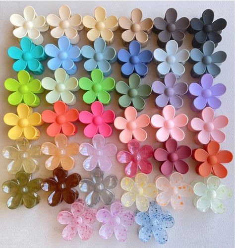 This is our bestselling viraI flower claw clip. This is perfect for holding hair of all types and comes in over 30 different colors! Hair Clips Aesthetic, Resin Hair Clips, Flower Hair Claw, Diy Hair Accessories Ribbon, Hippie Hair, Floral Accessories Hair, Clip Hairstyles, Hair Accessories Clips, Hair Claw Clips