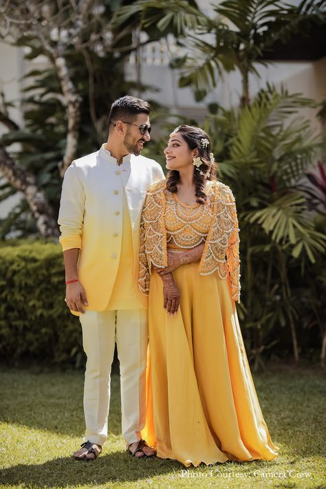 Indian Bride And Groom Outfits Matching For Haldi, Haldi Ceremony Outfit Bridegroom, Haldi Dress Man, Maharashtrian Haldi Couple Outfits, Wedding Dress Groom Indian, Latest Haldi Outfit For Groom, Men’s Haldi Outfit, Grooms Haldi Outfit, Haldi Couple Dress