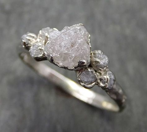 Uncut Diamond Ring Engagement, Grey Diamond Engagement Ring, Smaragd Ring, Rough Diamond Ring, Cute Engagement Rings, Future Engagement Rings, White Gold Wedding Rings, Dream Engagement Rings, Wedding Rings Unique