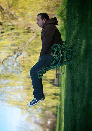 Forced perspective photography can create some very unusual photographs. "Take A Seat" captured by Guzzphoto. Illusion Fotografie, Photo Illusion, Optical Illusion Photos, Forced Perspective Photography, Illusion Photography, Illusion Photos, Perspective Photos, Trick Photography, Forced Perspective