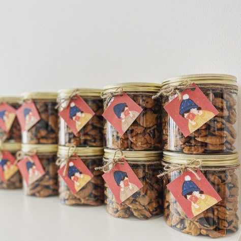 Cny Cookies Packaging, Cookie Jar Ideas Decoration, Cookies Hampers, Red Velvet Chocolate Chip Cookies, Ide Hampers, Cny Hampers, Packaging Cookies, Hampers Idea, Bakery Packaging Design