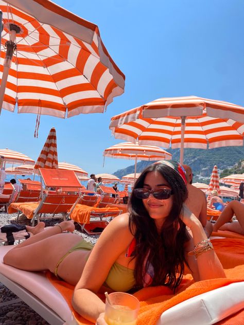 Italy Beach Pictures, Amalfi Photo Ideas, Amalfi Beach Aesthetic, Amalfi Coast Poses, Positano Photo Ideas, Italian Beach Aesthetic, Capri Photo Ideas, Amalfi Coast Italy Photo Ideas, Amalfi Coast Photo Ideas