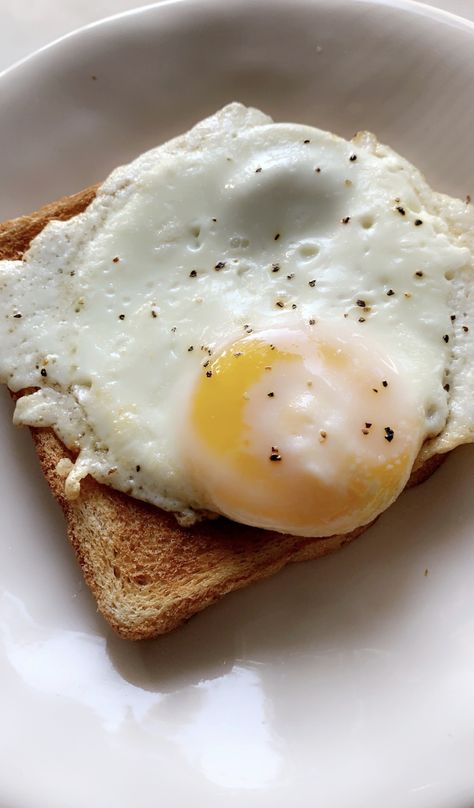 Sunny Side Up Aesthetic, Sunny Side Up Eggs Aesthetic, Boiled Egg Toast, Soft Boiled Egg Toast, Perfect Sunny Side Up Eggs, Egg Toast Aesthetic, Egg On Toast Aesthetic, Egg On Toast, Sunny Side Up Eggs