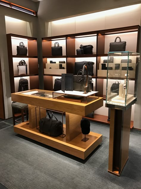 Ermenegildo Zegna, Chicago, F/W 2016. Small leather goods. Mens Store Display, Bag Showroom, Retail Wall Displays, Iron Furniture Design, Clothing Store Interior, Clothing Store Design, Store Design Boutique, Leather Store, Store Interiors