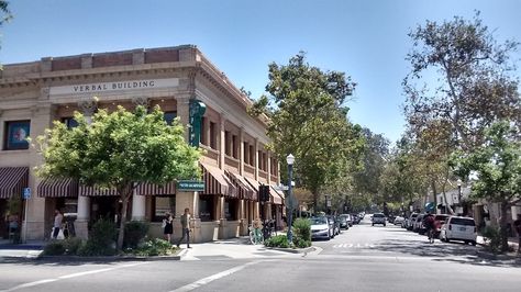 Claremont, California - Wikipedia Hmc Aesthetic, Claremont California, Town Aesthetic, California Aesthetic, New Urbanism, College Town, College Campus, American Cities, Historical Architecture