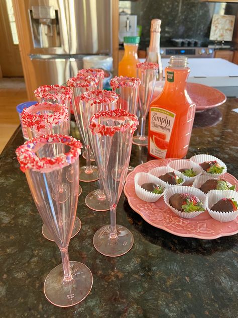 Galentines day celebration #mimosas #diydrinks #valentinesday #valentinesdaydecorations #valentinesdayrecipes #cutemimosas Galentines Sleepover, Galentines Night, Valentines Theme Party, Valentines Tea, Galentines Ideas, Galentines Party Ideas, Valentine Dinner Party, Valentines Tea Party, Vday Party