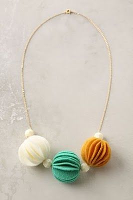 Felt Fan Necklace Textile Jewelry Diy, Felt Jewellery, Pom Pom Necklace, Anthropologie Necklace, Beaded Necklace Tutorial, Necklaces Diy, Aa Jewelry, Fan Necklace, Felt Necklace