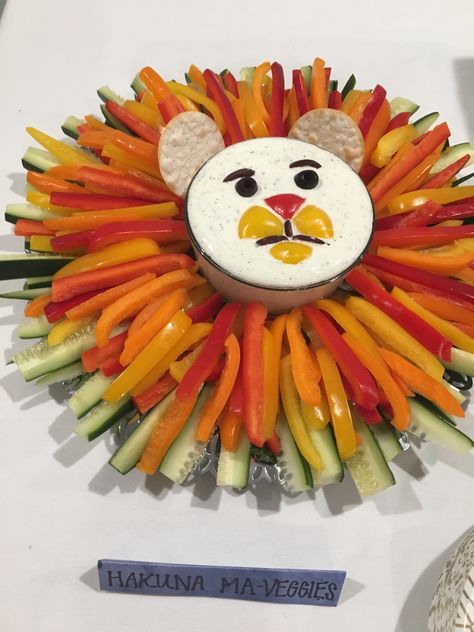 Lion Veggie Tray, Safari Fruit Tray, Jungle Theme Food, Safari Party Foods, Safari Food, Safari Baby Shower Boy, Summer Food Party, Baby Shower Safari Theme, Wild Birthday Party