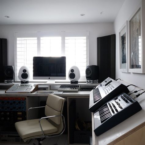 Small Space Home Recording Studio | Loft Conversion Ideas (houseandgarden.co.uk) Home Studio Ideas, Interior Design Minimalist, Studio Apartment Divider, Studio Loft, Recording Studio Design, Recording Studio Home, Home Studio Setup, Studio Desk, Music Studio Room