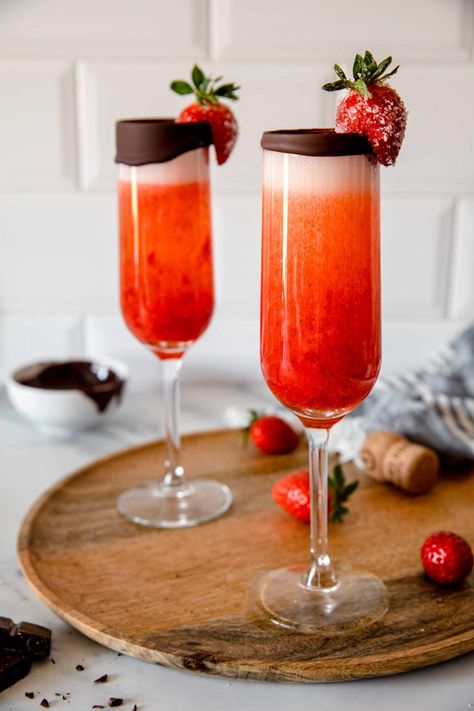 Strawberry Champagne is a beautiful drink for special occasions, Valentine's Day or New Year's eve. It's a simple recipe, made in minutes. #valentinesday #strawberrychampagne #newyearseve #strawberries Strawberry Swiss Roll Cake Recipe, Wine Tasting Party Ideas, Bridgerton Tea Party, Tasting Party Ideas, Beef Round Steak, Cocktails And Canapes, Refreshing Recipes, Fancy Breakfast, Valentine's Day Food