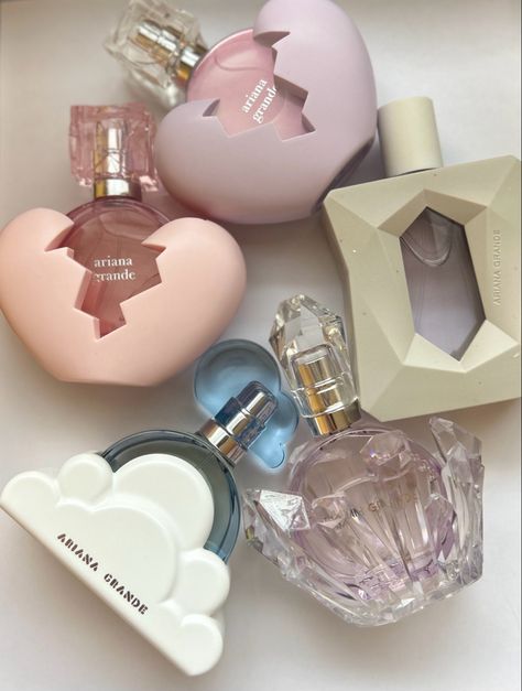 Honey Aesthetic, Mode Logos, Profumo Victoria Secret, Koleksi Makeup, Koleksi Parfum, Parfum Victoria's Secret, Organizator Grafic, Ariana Grande Perfume, Fancy Makeup