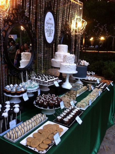 Rustic Wedding Desserts, Wedding Dessert Table Decor, Sweets Table Wedding, Buffet Dessert, Dessert Bar Wedding, Dessert Table Ideas, Wedding Sweets, Sweets Table, Cake Table Decorations