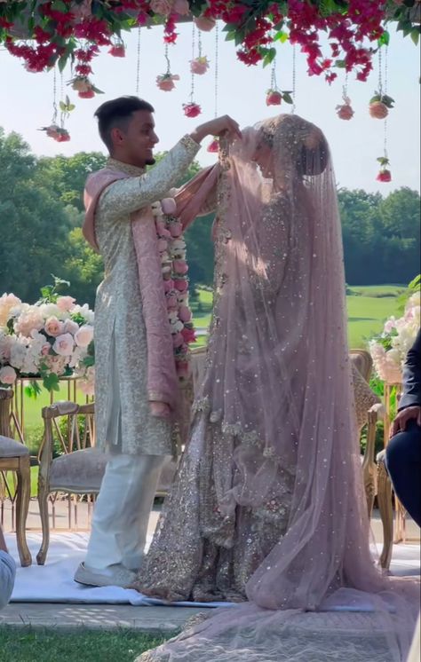 nikkah inspiration beautiful pink lengha desi clothing i want this pls Pink Indian Wedding, Pink Lengha, Desi Clothing, Nikah Outfit, Pakistan Wedding, Muslimah Wedding Dress, Nikah Dress, Desi Wedding Dresses, Asian Wedding Dress