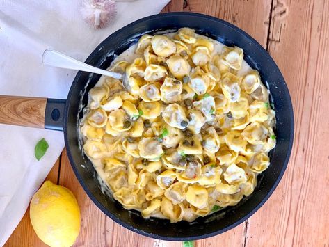 The best easy Tortellini Piccata weeknight pasta recipe Tortellini Piccata Recipe 12 Tomatoes, Tortellini Piccata Recipe, Tortellini Picatta, Tortellini Piccata, Gluten Free Tortellini, Piccata Pasta, Vegan Tortellini, Easy Tortellini, Piccata Sauce